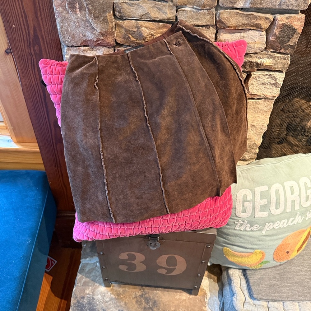 Banana Republic - 100% Genuine Leather Suede Skirt - Size 2